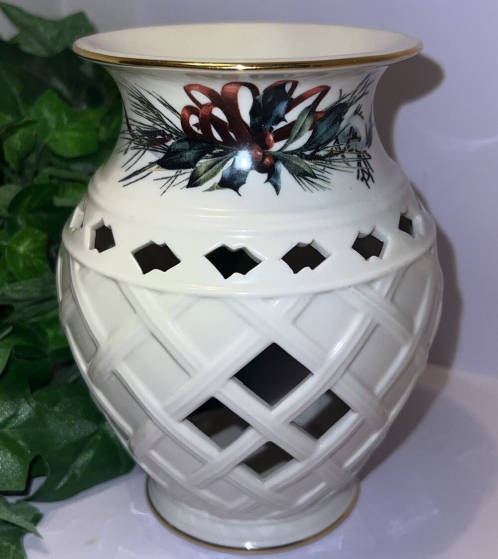 LENOX WINTER GREETINGS Holiday FRAGRANCE WARMER Tea Light Wax Warmer Porcelain